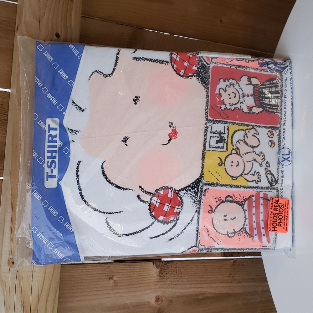 Vintage 1990 Picture Toting Grandmother Graphic Single Stitch T-Shirt made in US